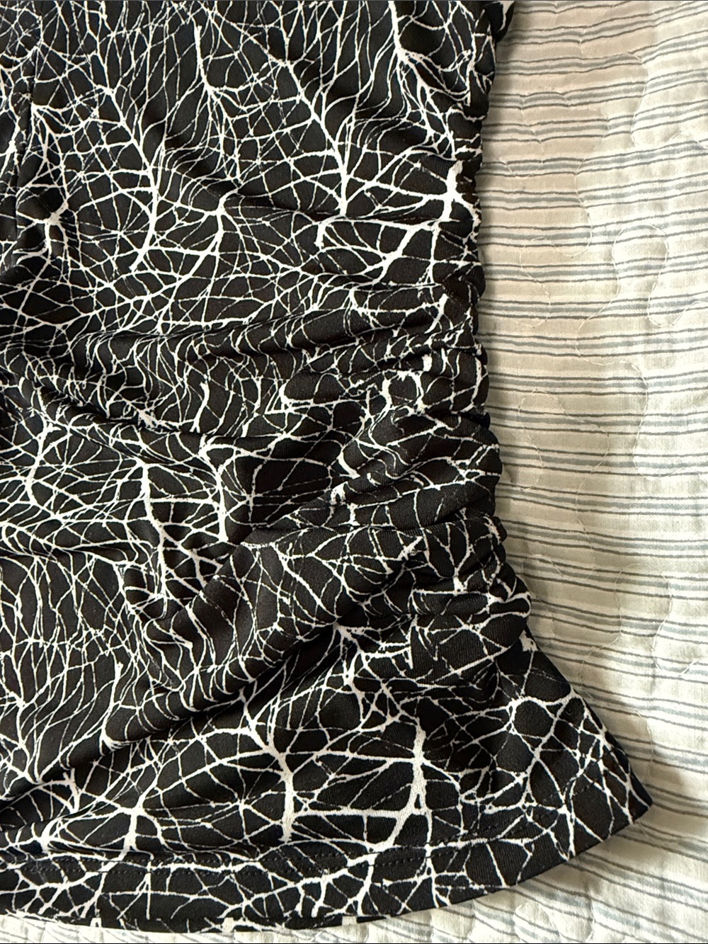 Winter Branches Side Ruched V-Neck Shell - Picture 5 of 9